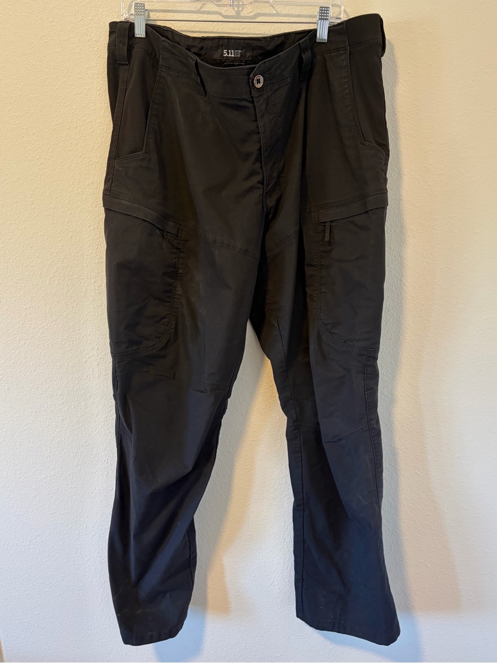 5.11 Tactical Series Black Cargo Pants Men's Size 42x32 Workwear Utility